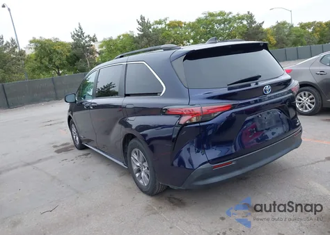 2021 Toyota Sienna Le z USA, uszkodzony, nr VIN 5TDBRKEC4MS005427
